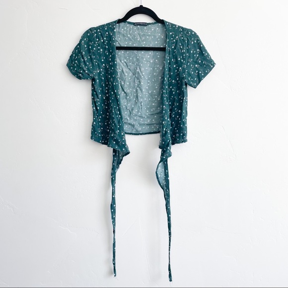 Brandy Melville floral wrap top green white - Picture 4 of 5